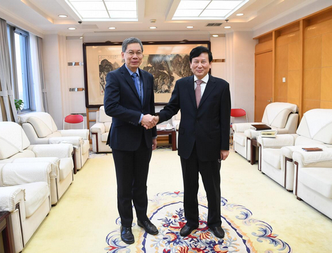 人民日?qǐng)?bào)社社長(zhǎng)、總編輯庹震會(huì)見(jiàn)新加坡駐華大使呂德耀一行