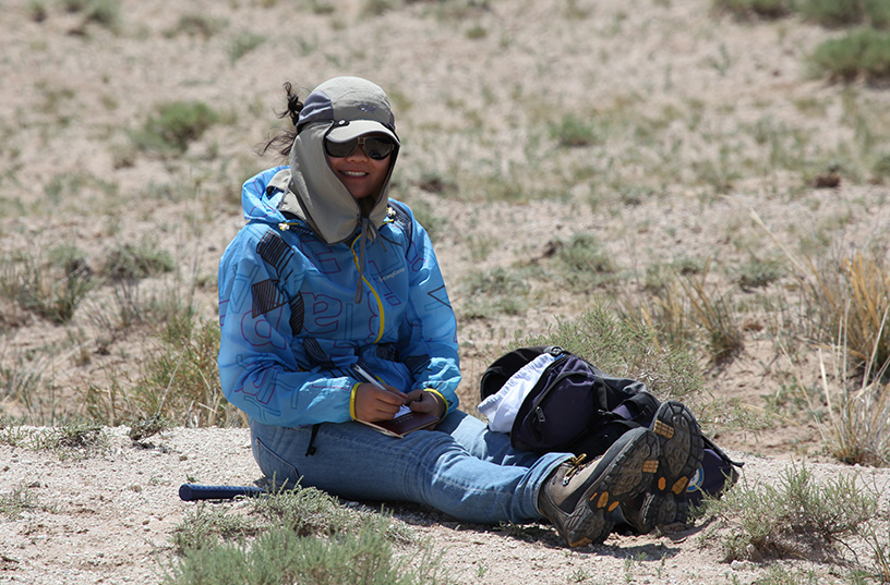 毛方園在野外科考現(xiàn)場(chǎng)。受訪者供圖